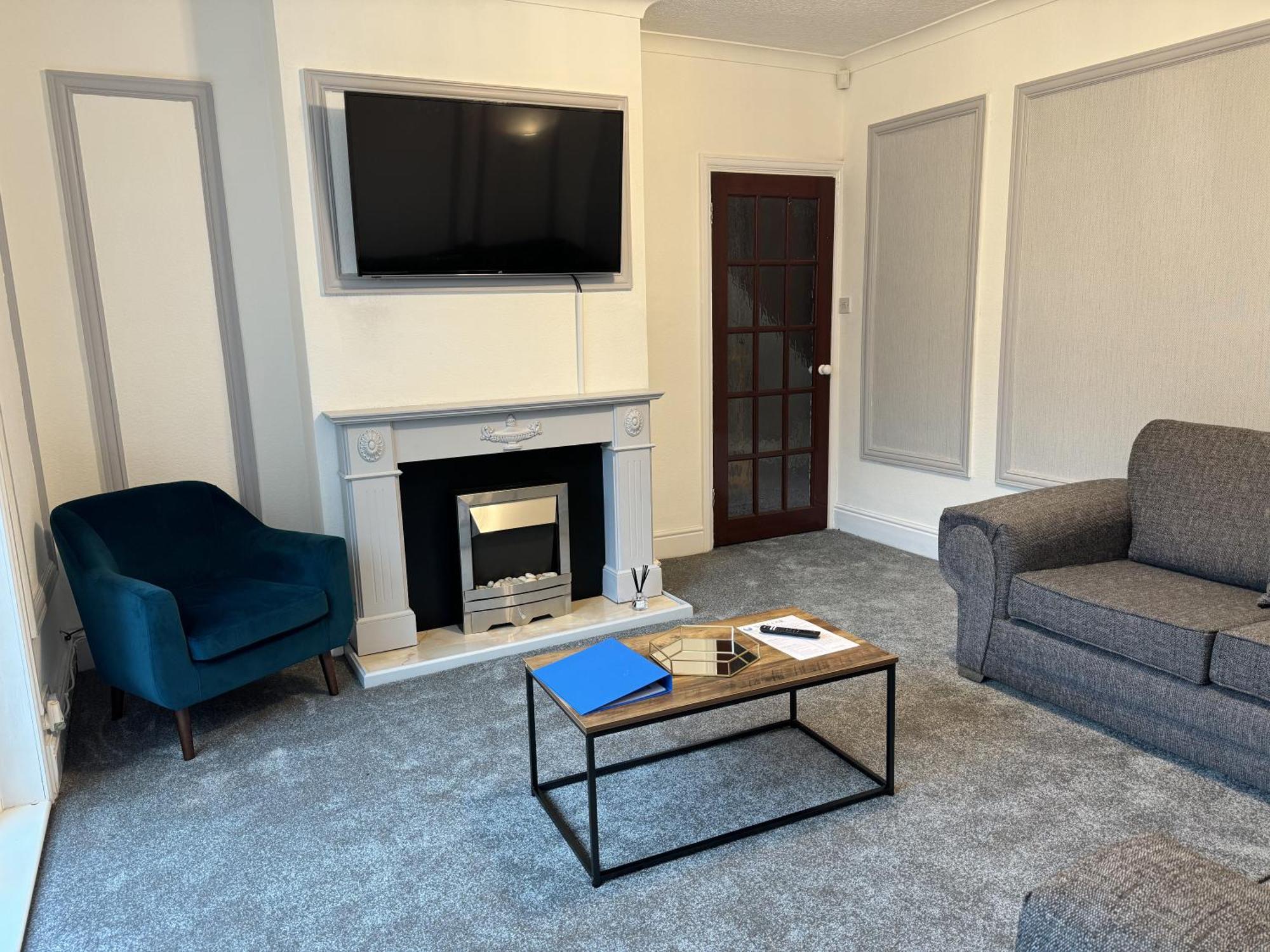 Huge 9 Bed Property Sleeps 17, Near Nec, City Centre, Hs2 Birmingham Eksteriør bilde